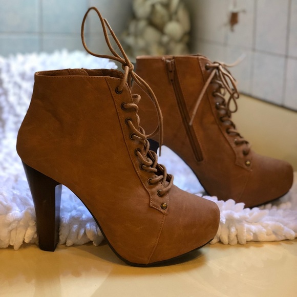 Booties Size 8 - Picture 1 of 4